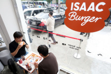 [포토] 수제버거 브랜드 이삭버거 1호점 19일 오픈