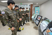 (주)풀무원푸드앤컬처 공군제11전투비행단 병사1식당 | 공군 1전비, 병사 그림 그리기 대회 우수작 전시회