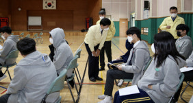 장석웅 전남교육감, 찾아가는 백신접종 학교현장 격려