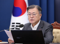 오미크론 우세종 가능성에…文 방역·의료체계 개편 등 선제 대비