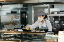 [새벽을 여는 사람들] 아워홈 곽솔빈 영양사 직장인들의 소중한 점심시간을 기분좋게