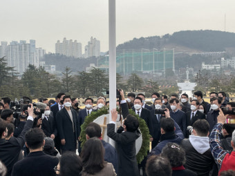 유엔공원 찾은 尹 