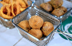 [리뷰]  맛도 건강도 놓칠 수 없어! BBQ, 신메뉴·점포 차별화로 MZ세대 정조준