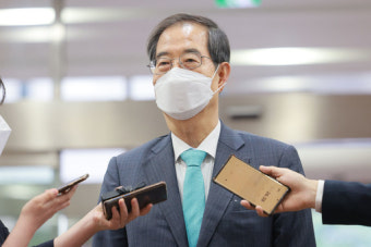 [포토] 취재진 질문에 답하는 한덕수 국무총리 후보자