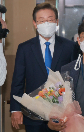 [포토] '초선' 이재명 민주당 의원, 국회 첫 출근