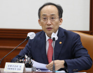 주유소에 전기차 충전기 설치해 수익도…공원서 로봇이 배달