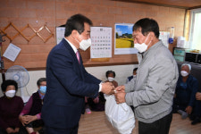 김충섭 김천시장, 경로당 밑반찬 지원 봉사활동