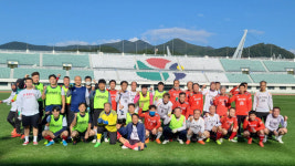 양산종합운동장, 시니어 초청 친선축구대회 개최