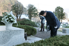 서태원 가평군수, 가평읍 현충탑 참배