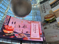 한국인은 밥심 롯데리아, 전주 비빔라이스 버거 인기 행진