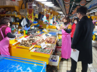 인천시, 연안부두 인천종합어시장서 수산물 사면  온누리상품권 최대 2만원 환급