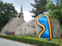 대구 달서구, 선사시대로 이색조형물을 활용한 여름맞이 퍼포먼스 전개