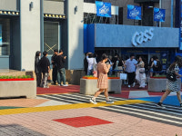 [르포] 다시 떠오르는 홍대 상권…MZ 열광하는 팝업·플래그십스토어 가보니