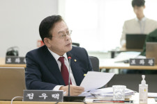 [2023 국정감사]정우택 “에디슨모터스 빚보증 전북도, 52억 떼여도 조치 없어”