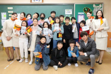 제주항공, 객실승무원 용인 고기초등학교 깜짝 방문 이벤트…일회용품 제로 챌린지 인연