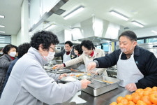 代이은 노블레스 오블리주 정신, 에이스침대, 이천 경로회관 신축 재개관