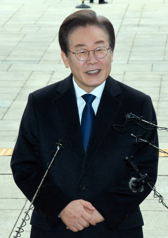 이재명 당무 복귀…연쇄 탈당에 내부 통합 강조