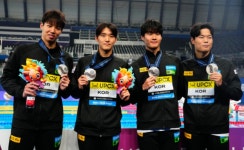 황선우 등 4인 수영선수권 계영 4X200m 銀 획득
