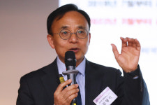 [2024 100세 포럼] 김영익  내일희망경제연구소장, 싸이클 분석 통해 자산 분배 해야