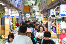 [포토] 추석 앞두고 전통시장 찾은 시민들