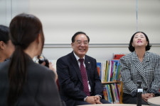부산시교육청 하윤수 교육감, 명지늘봄전용학교 찾아 학부모 소통