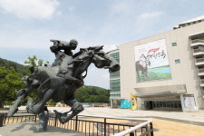 한국마사회 렛츠런파크 부산경남, 관람대 QR 코드로 안전 정보 제공