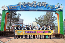 무안군의회, 설맞이 전통시장 장보기 행사 실시
