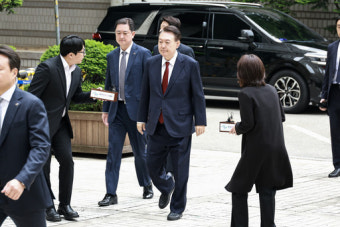 [포토] '내란 우두머리 혐의' 윤석열, 4차 공판 출석