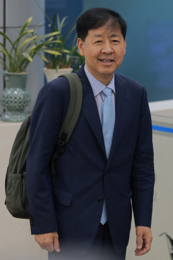 [포토] 첫 출근 하는 구윤철 경제부총리 겸 기획재정부 장관 후보자