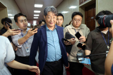 '주식 차명 거래' 의혹, 이춘석 법사위원장 결국 탈당