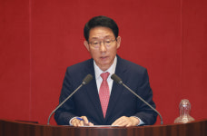 與 코리아 디스카운트 해소해야 VS 野 기업 손에 쇠사슬, 노조 손에 쇠망치