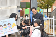 경북교육청, 새 학년 맞아 등굣길 안전 점검·입학식 참석