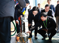 정부, 석유 최고가격제 시행 첫날… 불법 유통 ‘범부처 합동 단속’