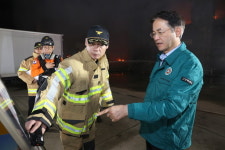 [포토] 이동환 고양시장, 관산동 화재현장 방문