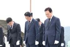 경남도, 제66주년 4·19혁명 기념 3·15민주묘지 참배