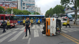대구 시내버스·트럭 충돌…5명 경상