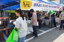 성주 전통시장 상인들 대목장 앞에 특정단체 프리마켓  운영 규탄