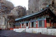 금오산 약사암…기암괴석 험지의 맨 꼭대기, 가장 뛰어난 절경에 내려앉은 ‘천년고찰’