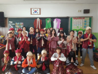 경산 진량초, 나라별 전통의상, 놀이로 세계 문화 배웠어요