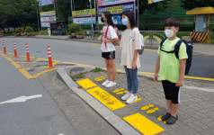 경산시자원봉사센터 학교길 스쿨존 내 노란 발자국 설치 봉사활동