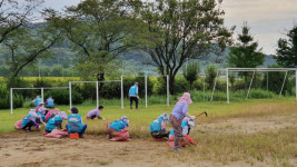 군위중학교우보분교, 잡초제거 실시