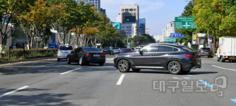 수성경찰서 바로 코 앞인데… 부자동네 자동차 불법 횡단 관례화