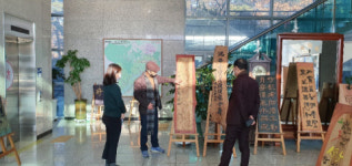 경산시 하양읍행정복지센터 로비 산하(山何) 장동천 선생 전시회 눈길