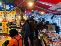 설대목 북적이기 시작한 전통시장…방역사각지대 우려