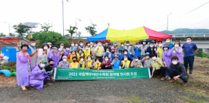 성주 용암면 상언리에 작은 정원 꽃 피다