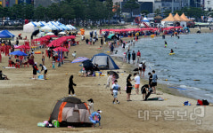 피서객들로 북적이는 영일대 해수욕장