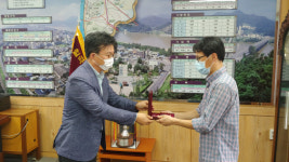 칠곡군 왜관읍사무소, 6·25 참전유공자 화랑무공훈장 전수