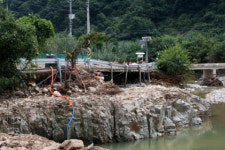 문 대통령, 태풍 피해 포항 특별재난지역 선포...전기·가스요금 감면