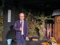 국내 유일 자신의 이름 내건 극단 이송희레퍼토리의 무대 ‘빈티지 소극장’
