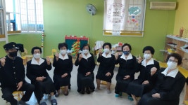 경산노인지원센터 문해교실 교복 수료식 눈길
